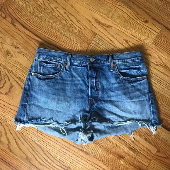 Levi’s Cutoff Shorts - Picture 2 of 7